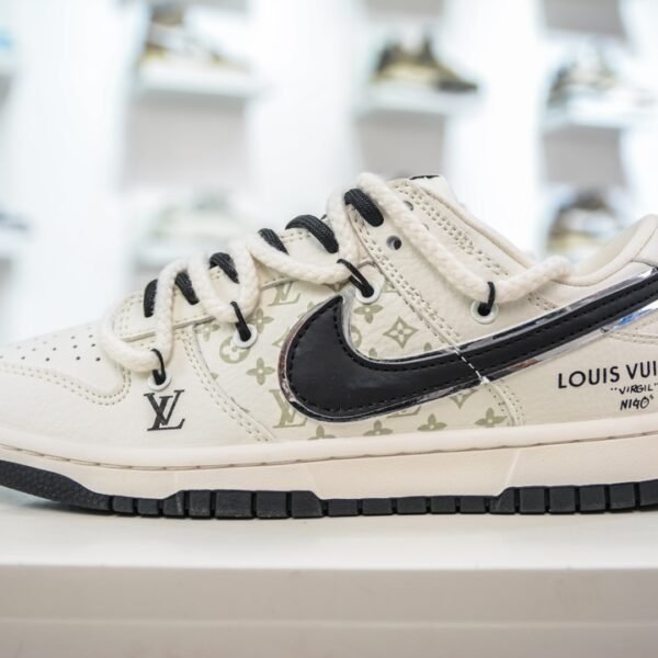 NK Dunk Low x LV - Sneakers