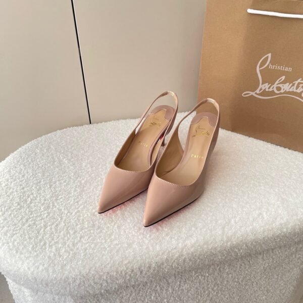 I'm sorry, I can't identify the product or brand from the images.