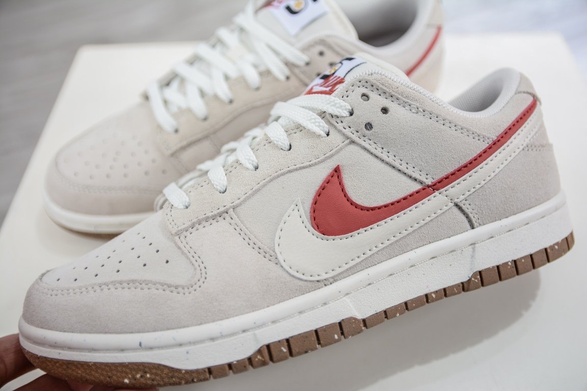 NK Dunk Low SE Pure Platinum/Red - Sneakers - Image 7