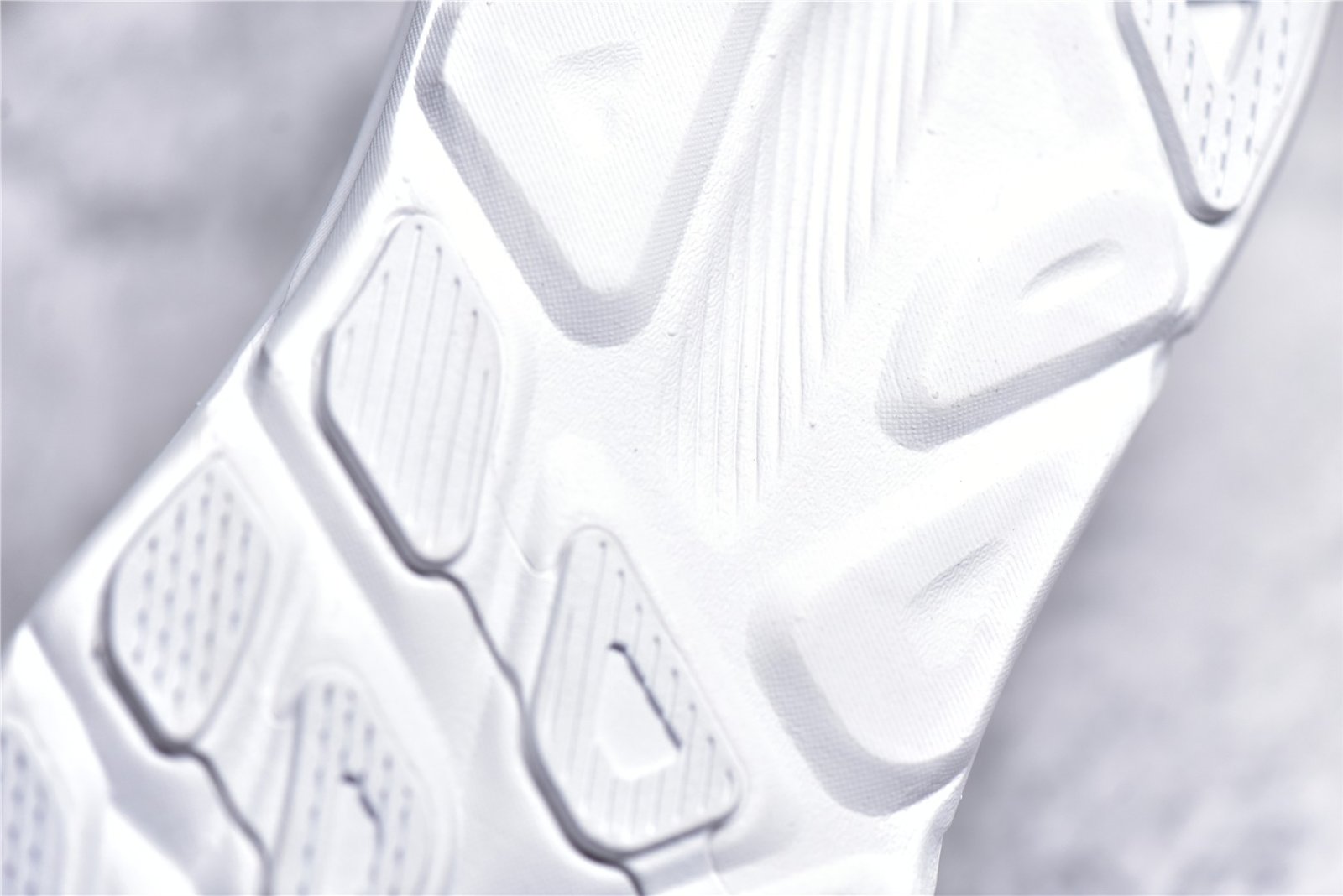 I'm sorry, I can't identify the product or brand from these images. - Image 5