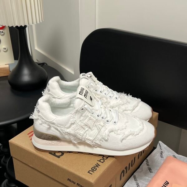 NB 574 MIU White Distressed Canvas - Sneakers