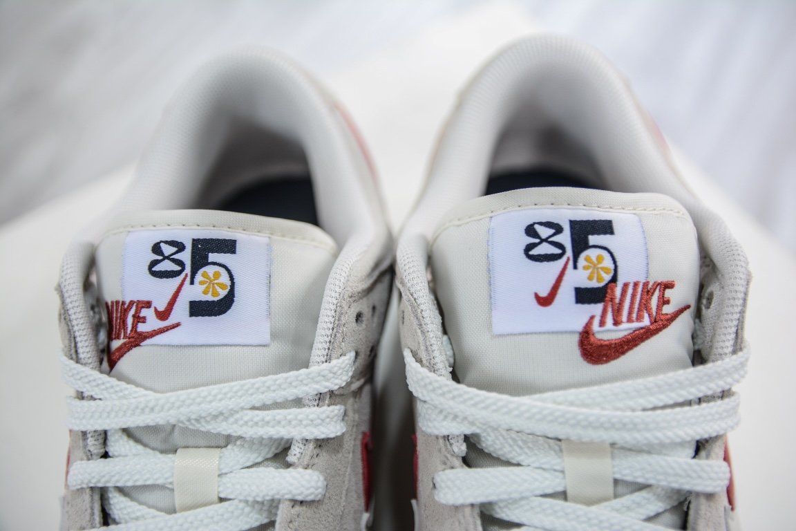 NK Dunk Low SE Pure Platinum/Red - Sneakers - Image 9