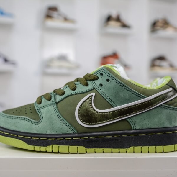 NK Dunk Low Pro SB "De La Soul" Green/Black - Sneakers
