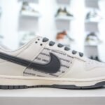 NK Dunk Low x UNDEFEATED – Sneakers – Beige
