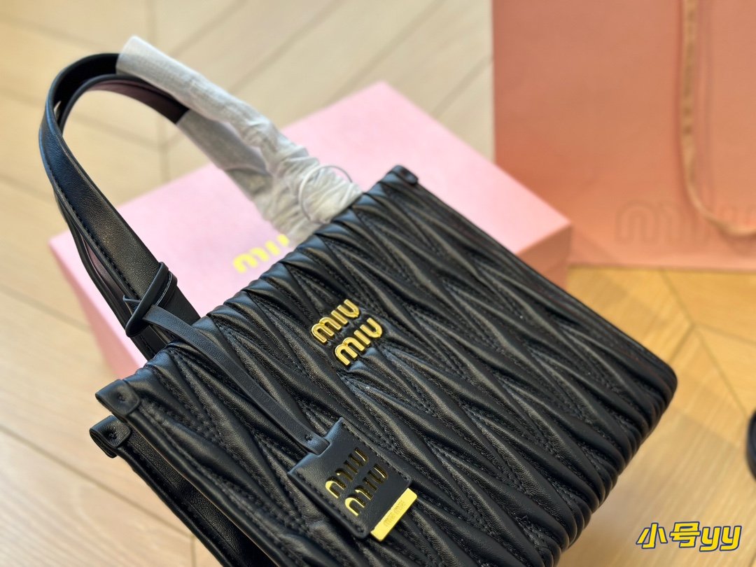 MIU Wander Matelassé Black Leather - Bag - Image 4