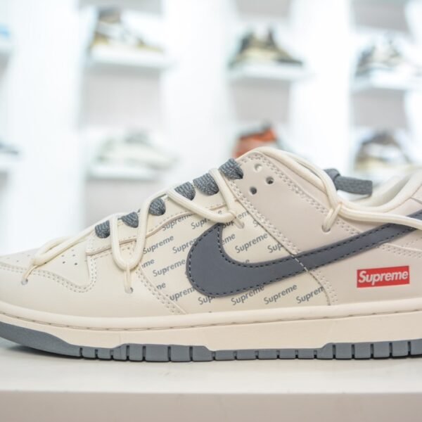 NK SB Dunk Low x Supreme White/Grey - Sneakers