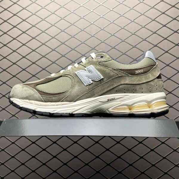 NB 2002R Green Suede - Sneakers