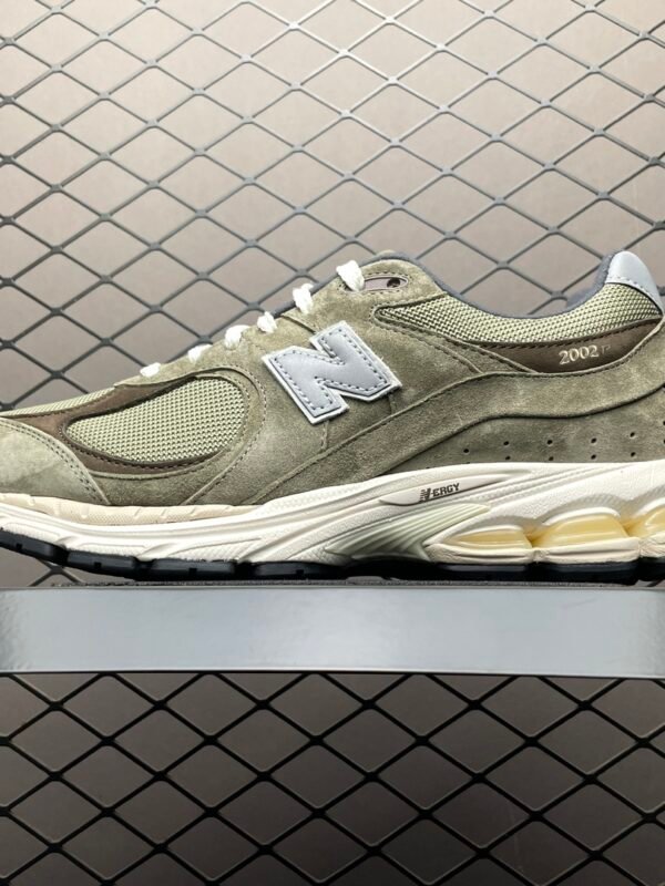 NB 2002R Green Suede – Sneaker