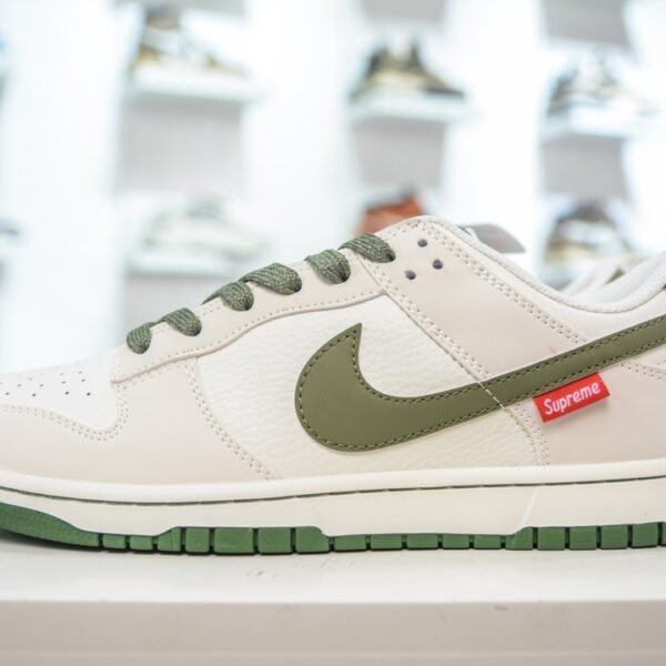 NK Dunk Low Supreme - Sneakers