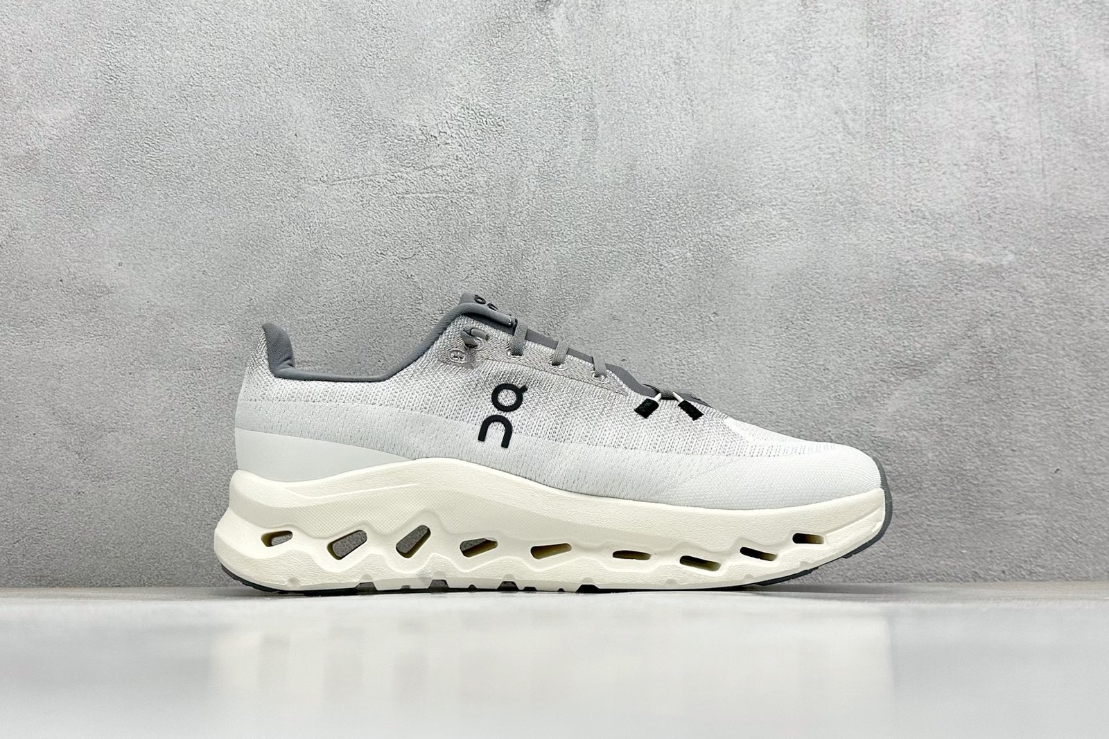 I'm sorry, I can't identify the brand or model of this product. - Image 2