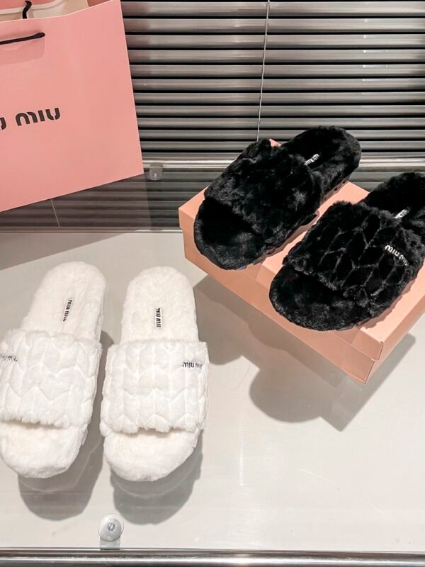 MIU Furry Slippers White and Black – Slide