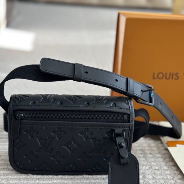 LV Outdoor Messenger - Bag