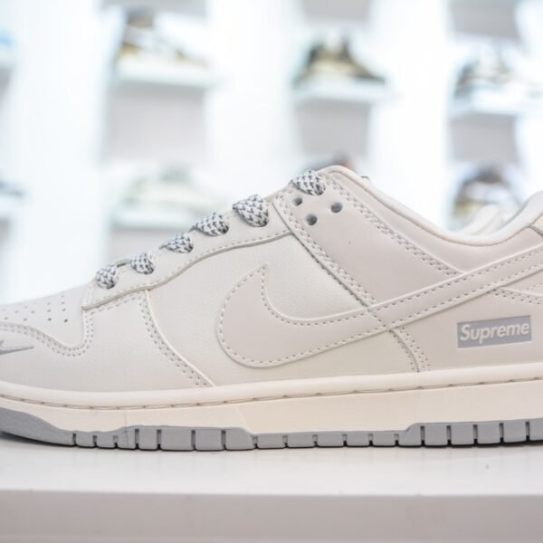 NK SB Dunk Low Supreme - Sneakers