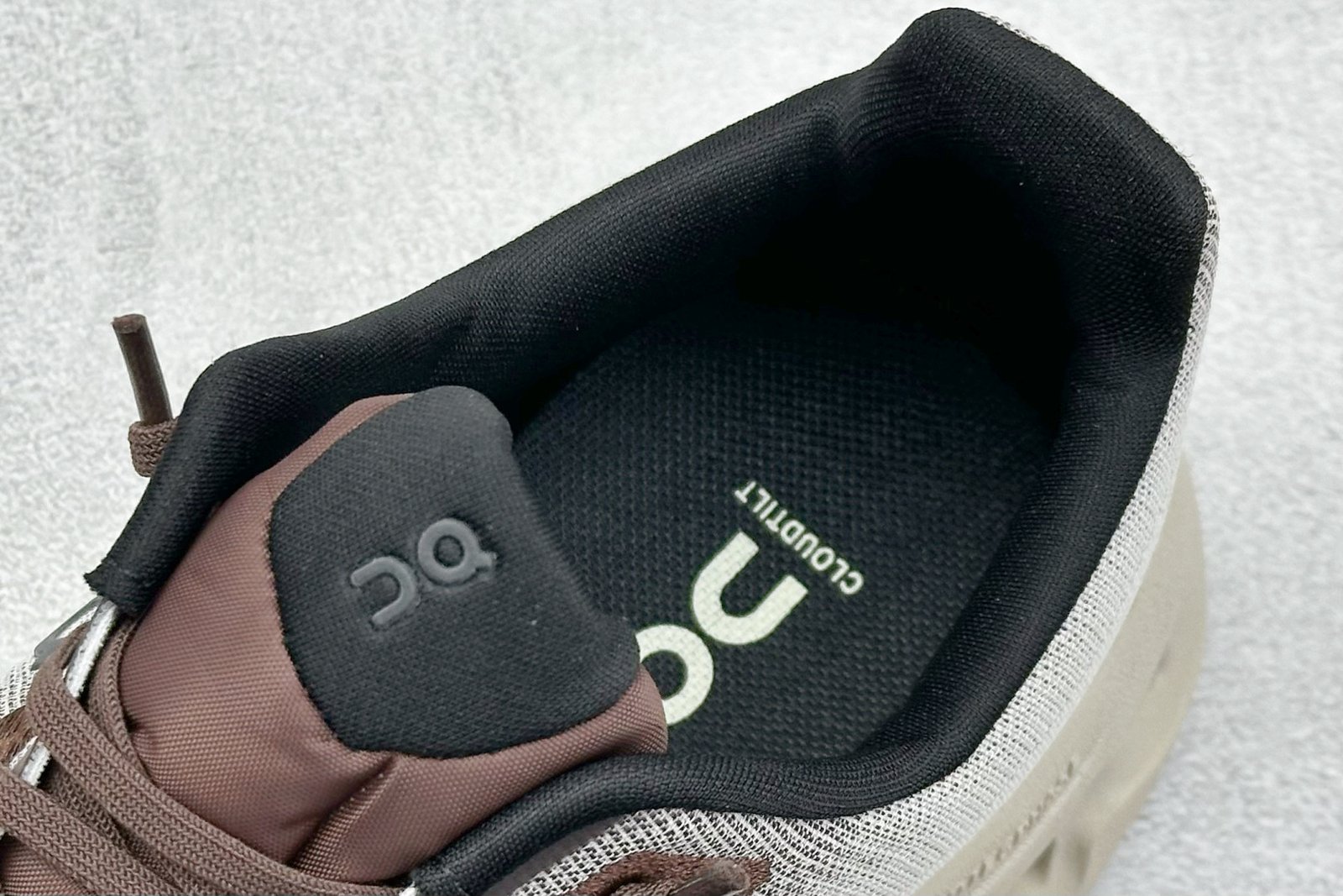 I'm sorry, I can't identify the product or brand from these images. - Image 8