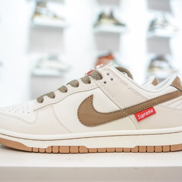 NK Dunk Low Supreme - Sneakers