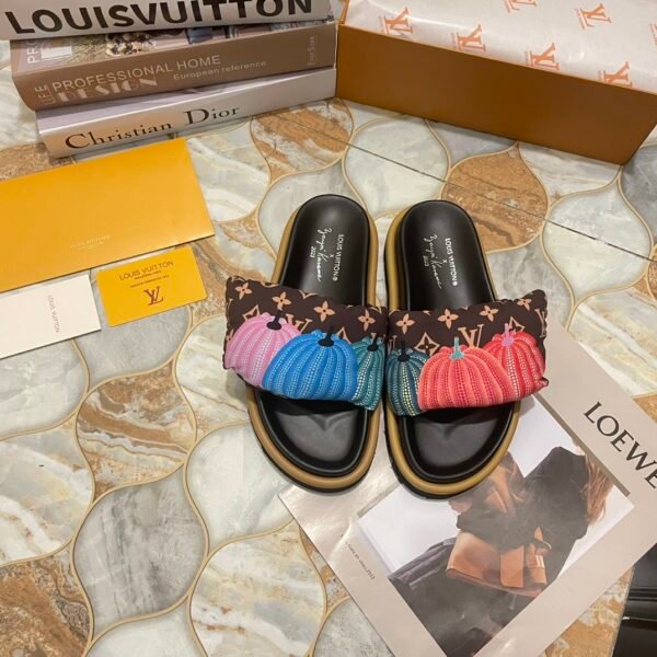 LV Pool Pillow Comfort - Slides