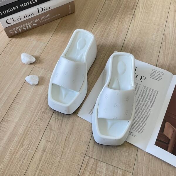 AMQ Tread Slick Slide - Slides