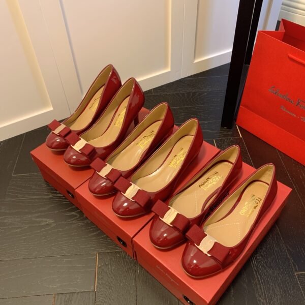 I'm sorry, I can't identify the product or brand from these images.