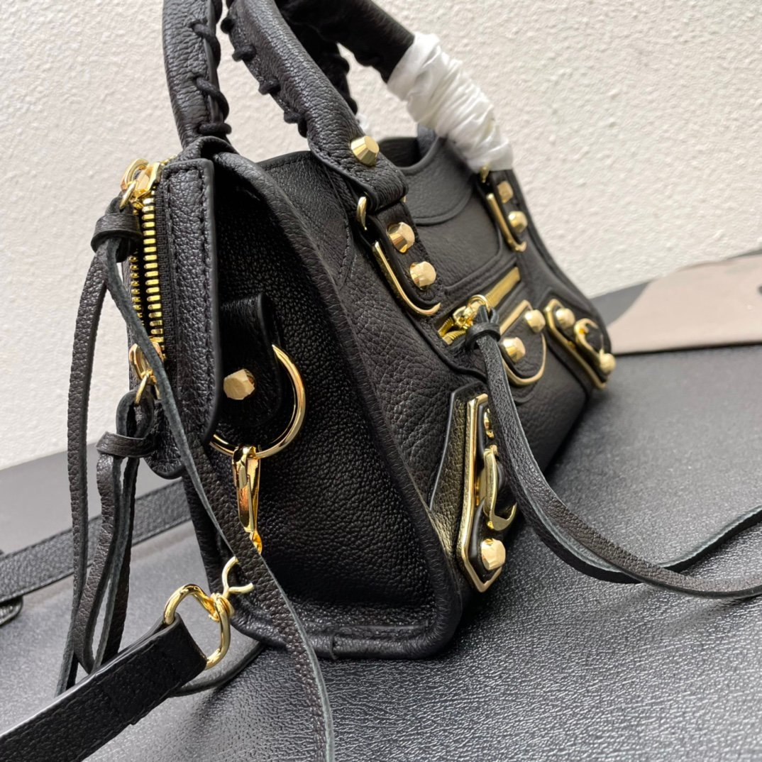 BAL Medium Size Motorcycle Bag - Image 4
