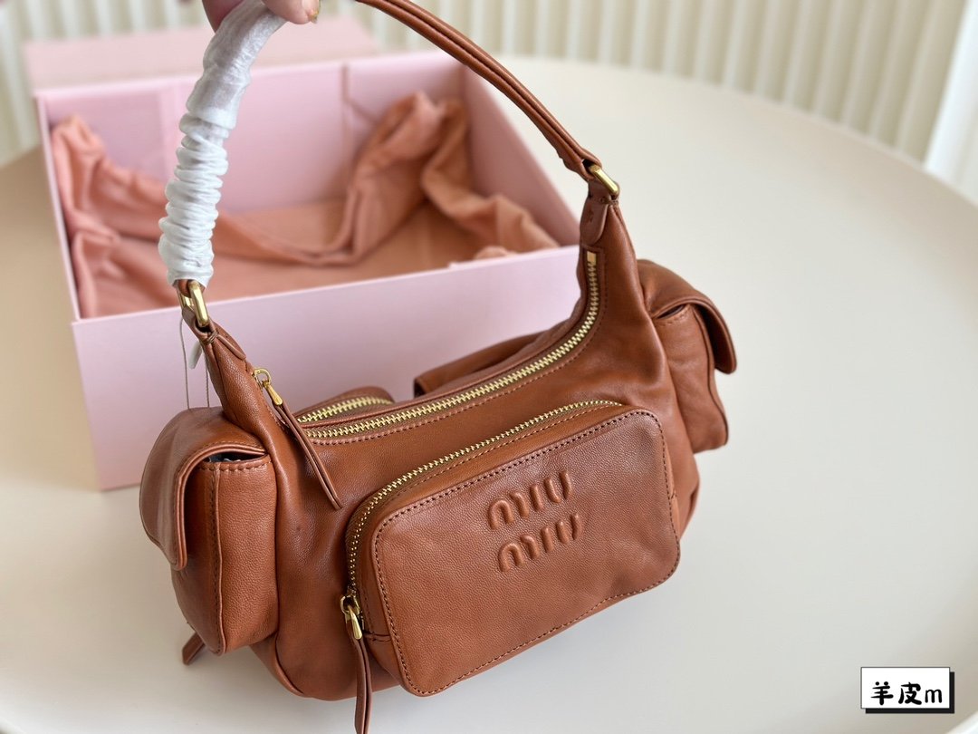 MIU Wander Matelassé Leather - Bag - Image 4