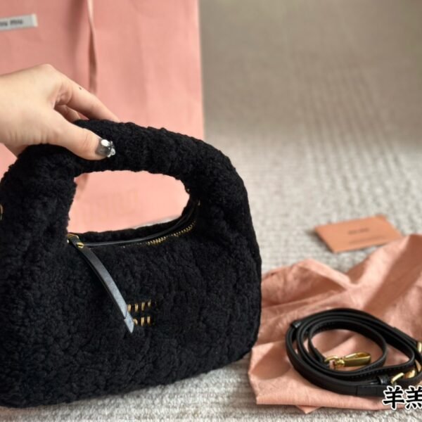 MIU Wander Shearling Black Shearling - Bag