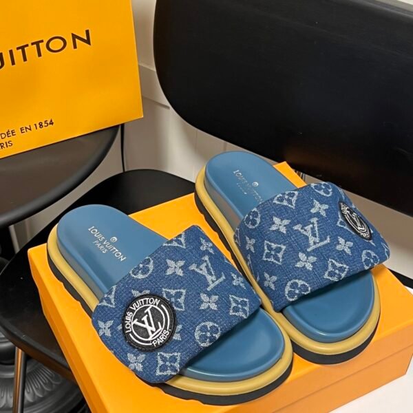 LV Pool Pillow Comfort - Slides