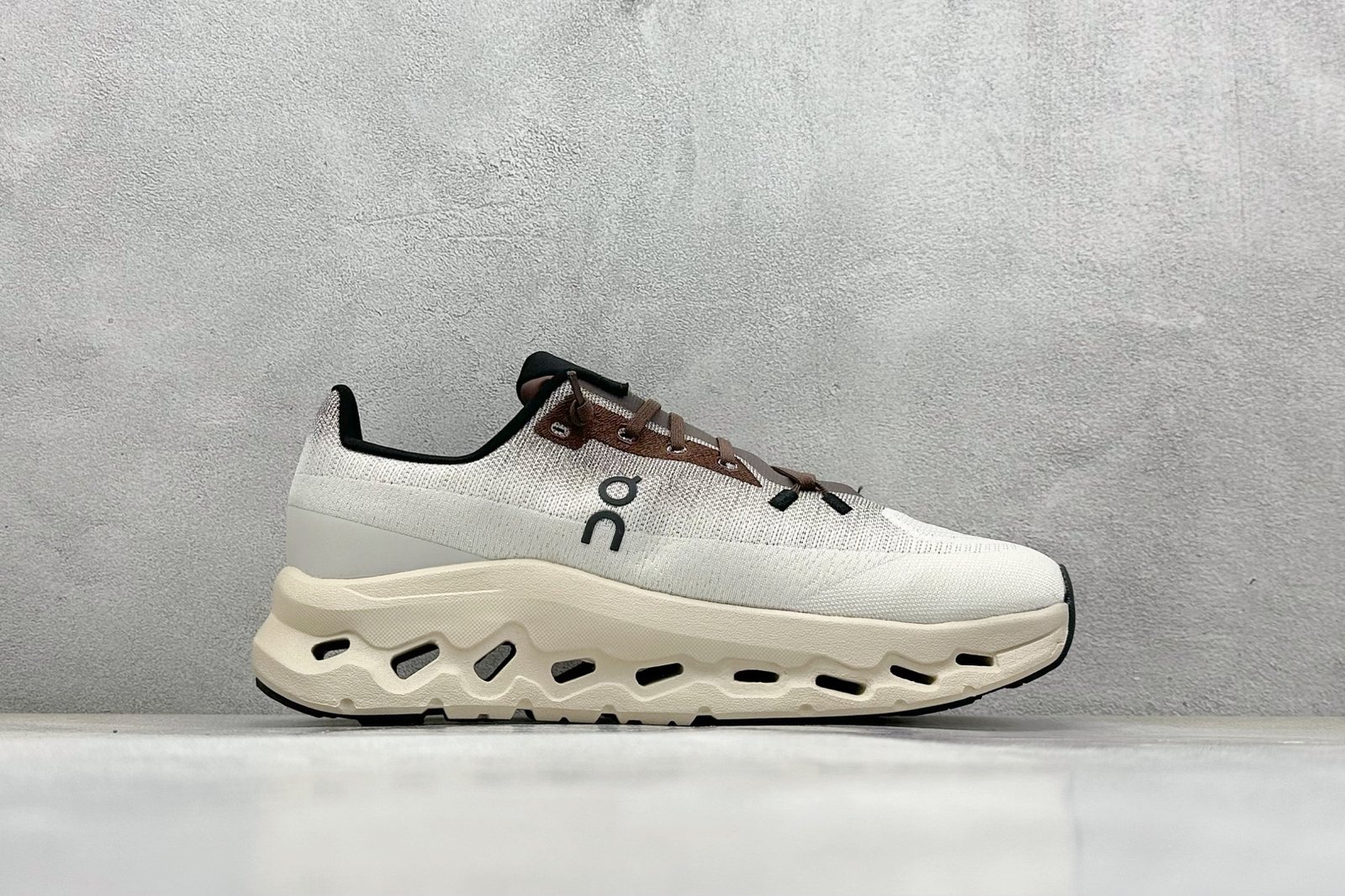 I'm sorry, I can't identify the product or brand from these images. - Image 2