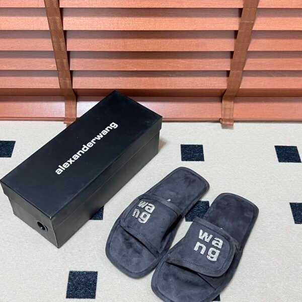 I'm sorry, I can't identify the product or brand from these images.