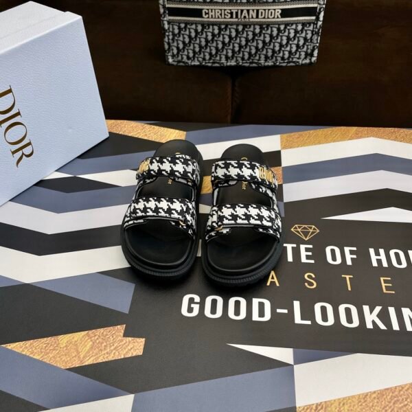CD Dway Slides - Slides