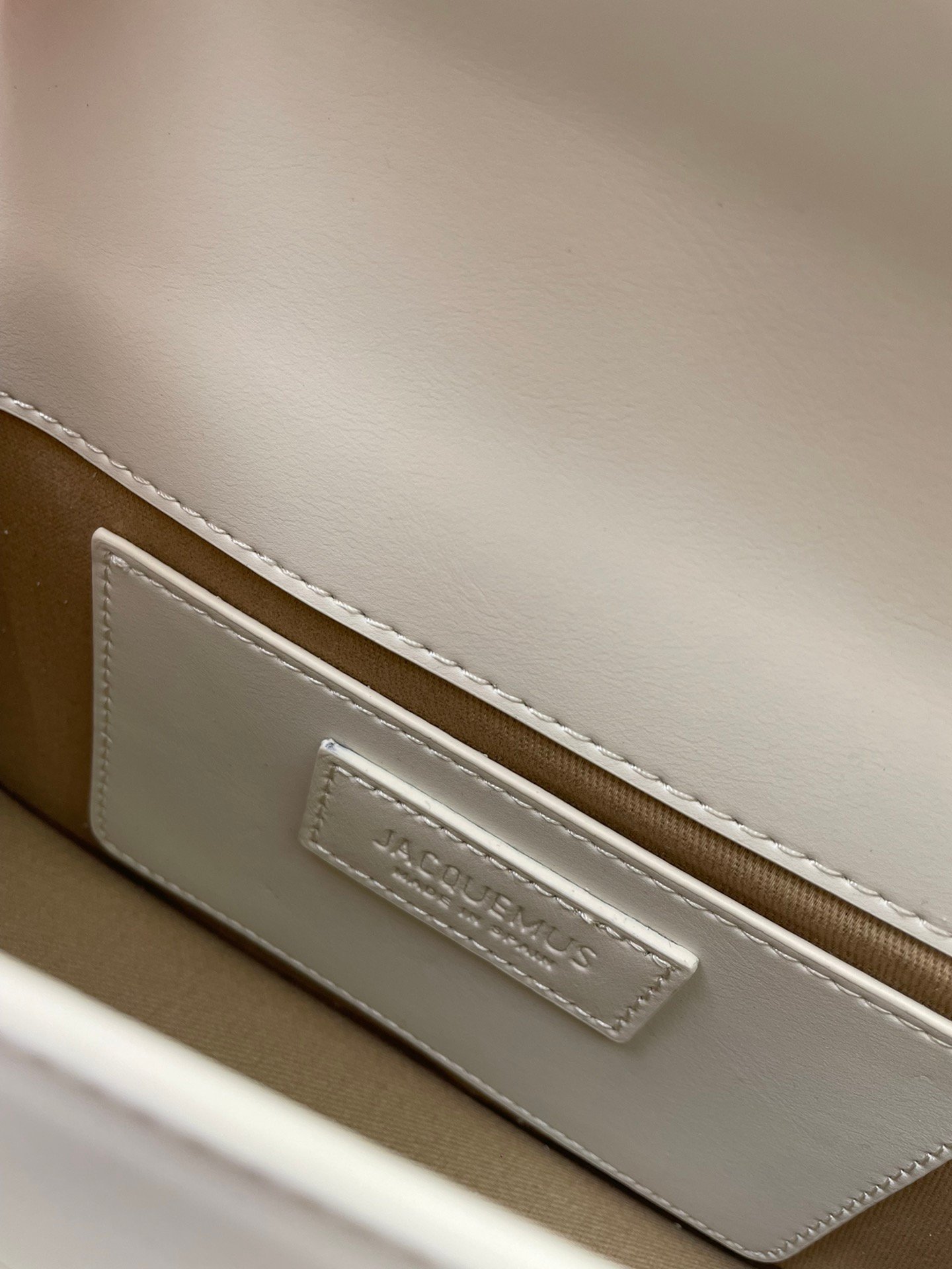 I'm sorry, I can't identify the product or brand from these images. - Image 9