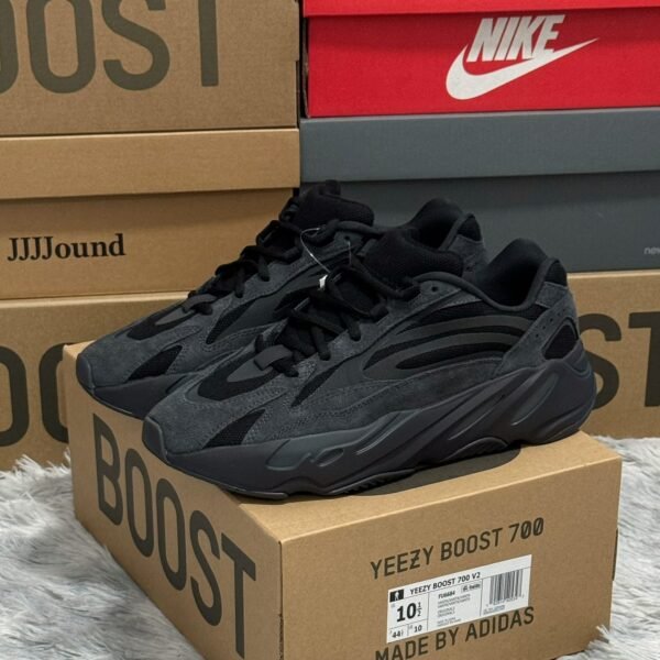 AD Yeezy Boost 700 V2 - Sneakers