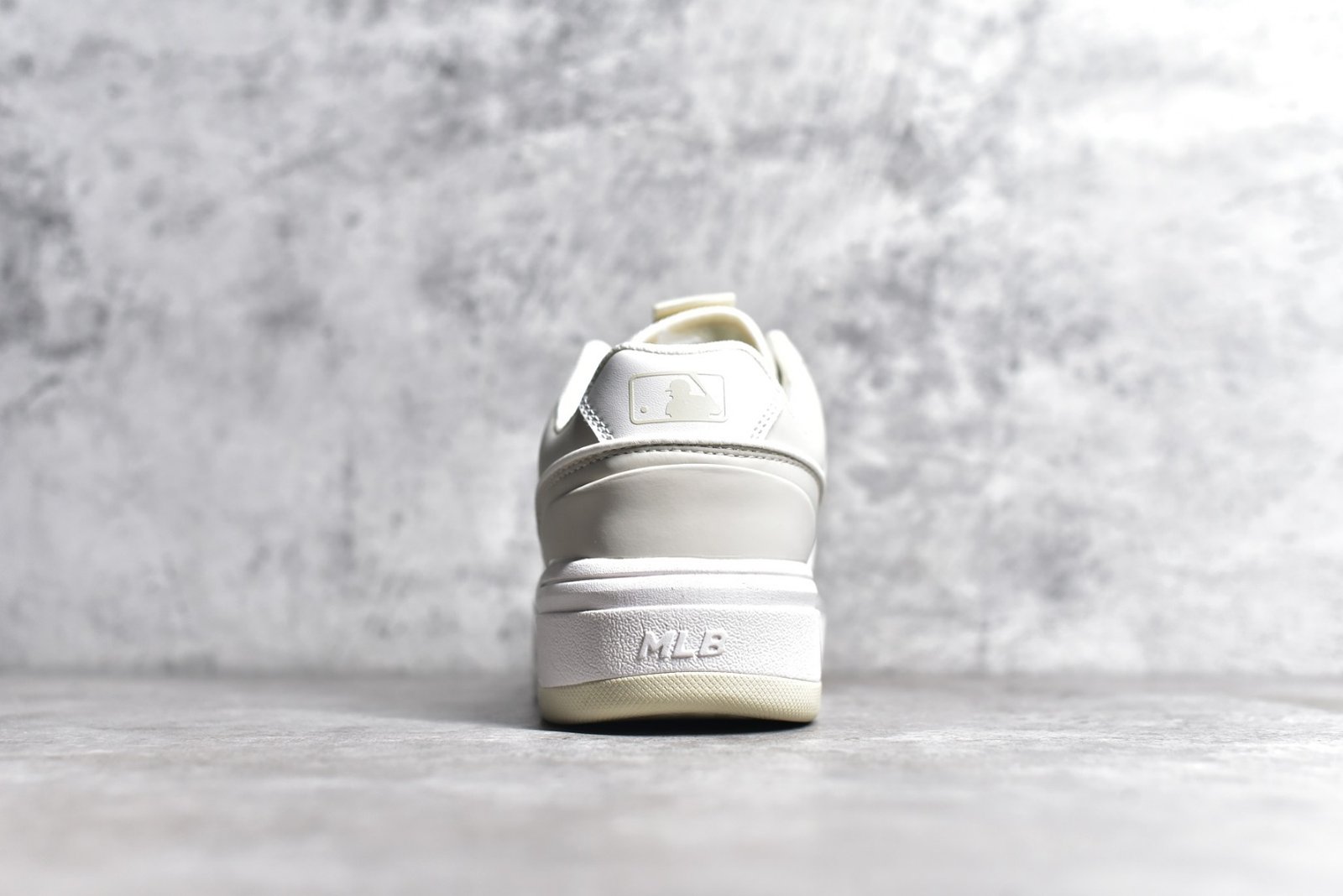 I'm sorry, I can't identify the product or brand from these images. - Image 5