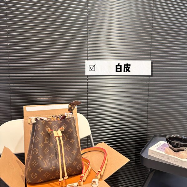 LV NéoNoé BB Monogram - Bag