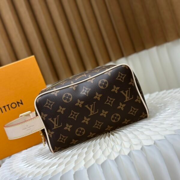 LV Toiletry Pouch 26 - Bag