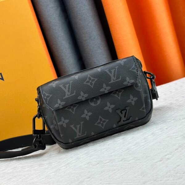 LV Discovery Bumbag - Bag