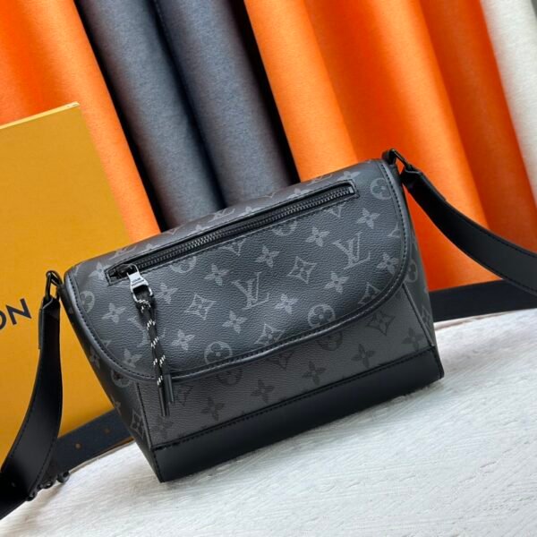 LV Discovery Messenger PM - Bag