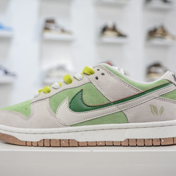 NK Dunk Low SE Avocado - Sneakers