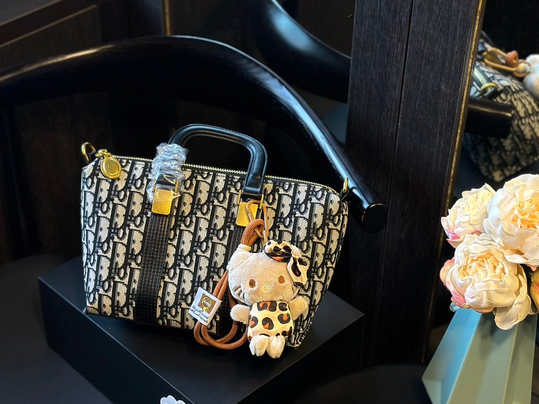 I'm sorry, I can't identify the product or brand from these images. - Image 2