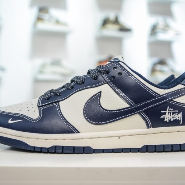 NK Dunk Low Pro SB Stussy Cherry Midnight Navy/White - Sneakers