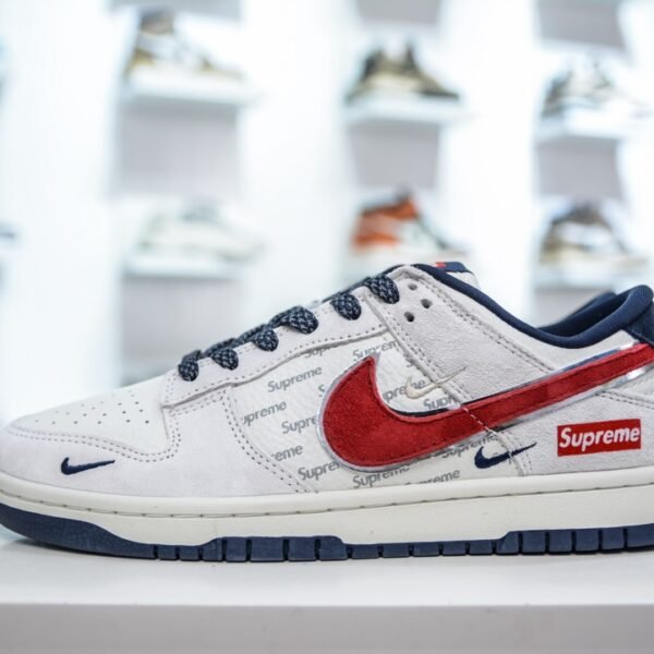 NK SB Dunk Low x Supreme - Sneakers