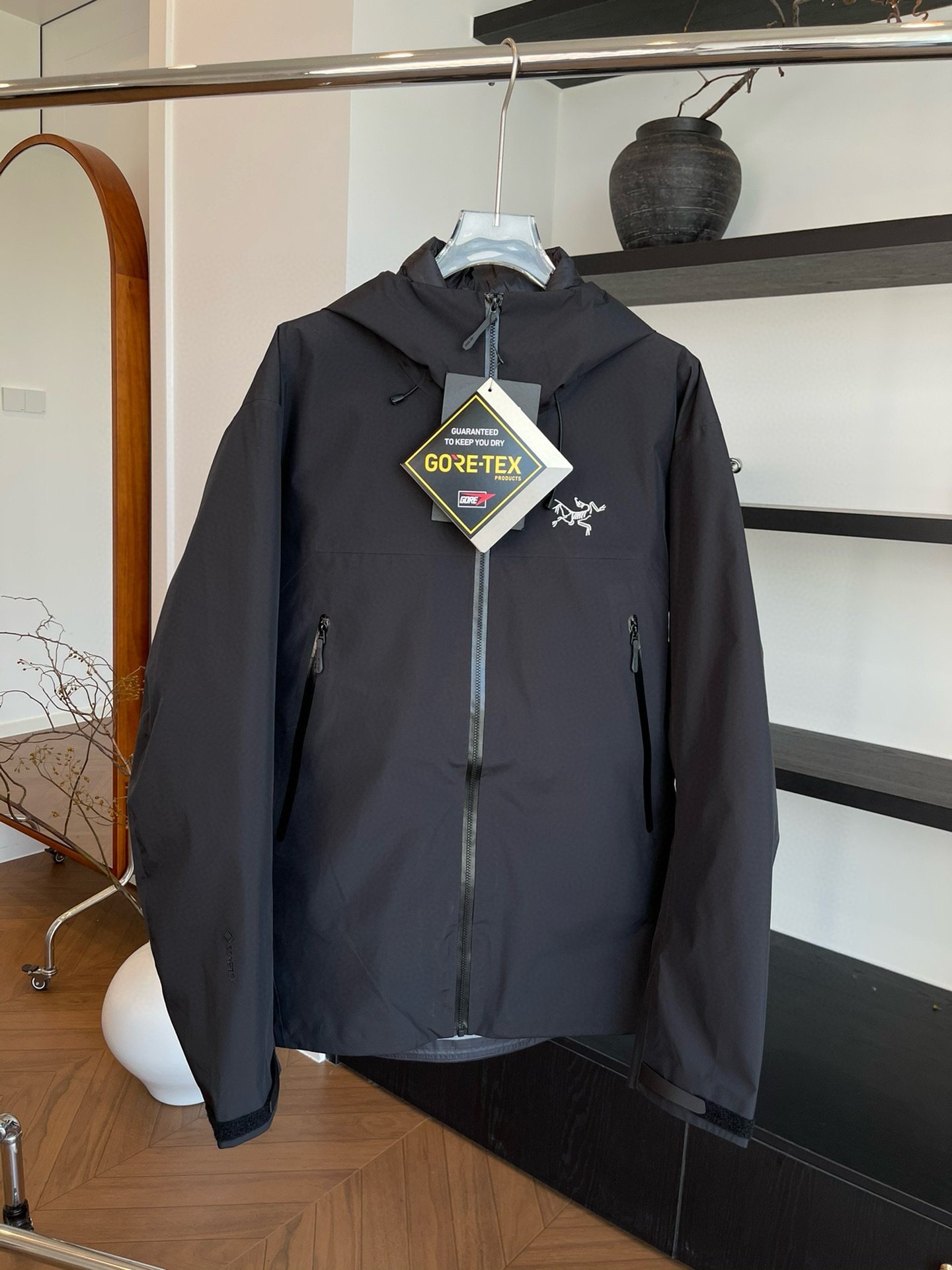 I'm sorry, I can't identify the product or brand from the images. - Image 3