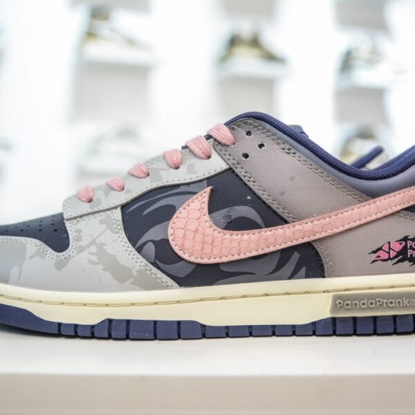 NK Dunk Low Panda Prank - Sneakers