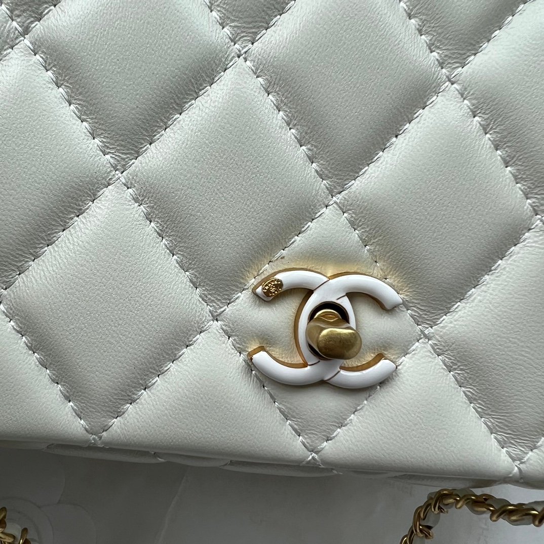 CC Classic Flap Medium White Lambskin - Bag - Image 6