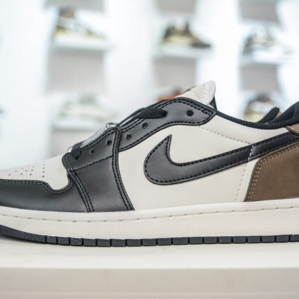 NK Air Jordan 1 Low Mocha Black/White/Brown - Sneakers
