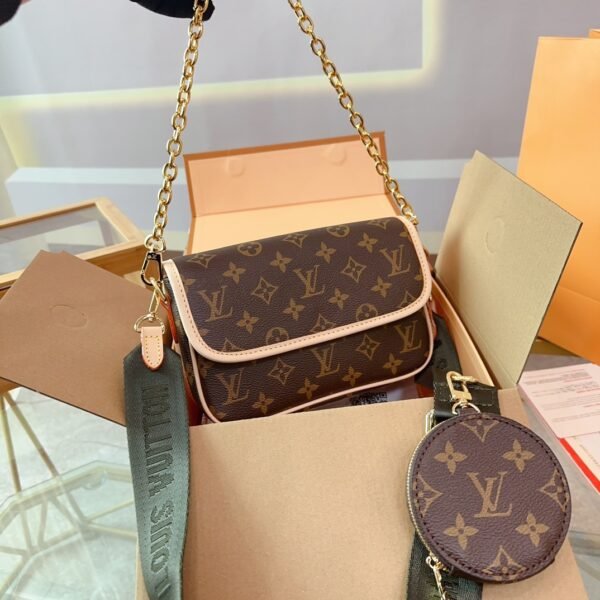 LV Multi Pochette Accessoires Monogram - Bag