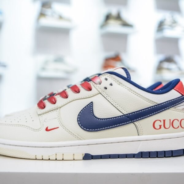 NK Dunk Low x GG - Sneakers