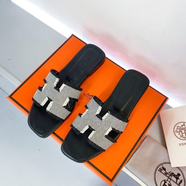 HM Oran Fringe Sandals Black/White - Sandals