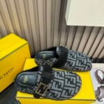 FD FF Logo Fur Slippers – Scarpe