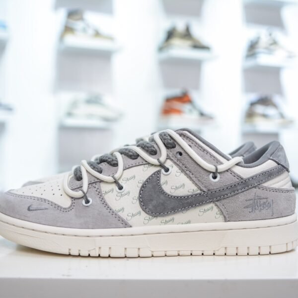 NK SB Dunk Low x Stussy - Sneakers