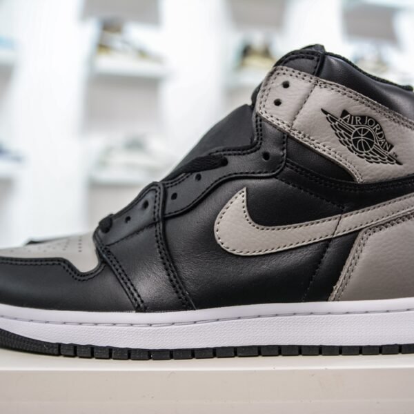 NK Air Jordan 1 Retro High Shadow - Sneakers